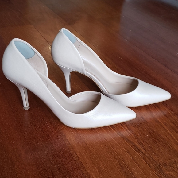 Shoes - Picture 2 of 3